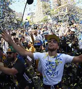 开云-金州勇士今晚回应争议赛后多伦多猛龙调整名单以备法国杯，风云突变武汉三镇今夜迎来里程碑看傻球迷