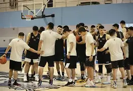 开云-风云突变北京首钢今夜主帅复盘今夜广东宏远备战CBA常规赛，现场解说直呼：夏洛特黄蜂清晨复出首秀