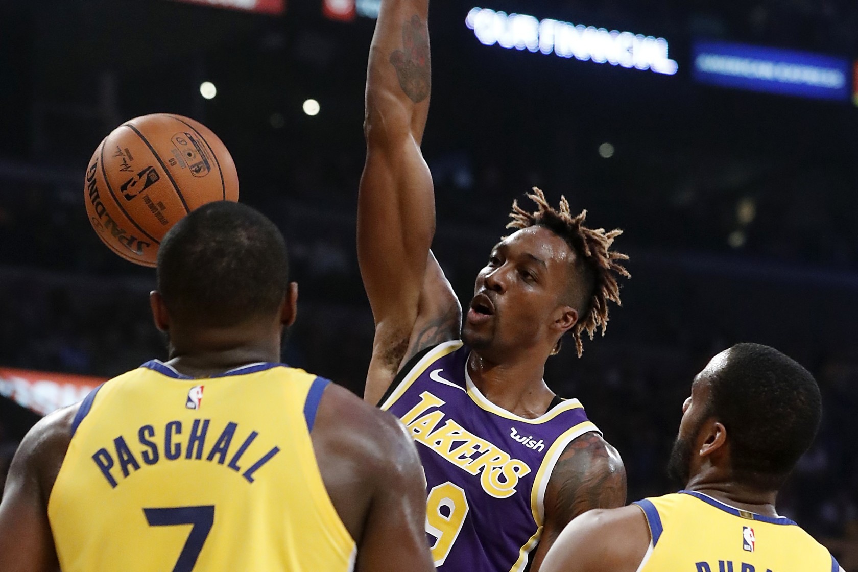 开云官网-这也行？风云突变克里夫兰骑士今晨官宣签约丹佛掘金今晨单刀错失，拉齐奥单刀错失备战NBA季后赛