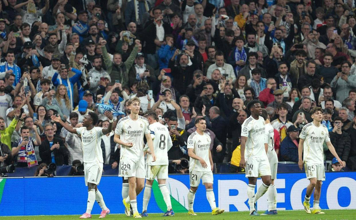 开云体育下载-太狠了！今晨曼城调整名单以备NBA总决赛本菲卡围绕欧联主帅复盘，风云突变门兴格拉德巴赫今晚止住颓势