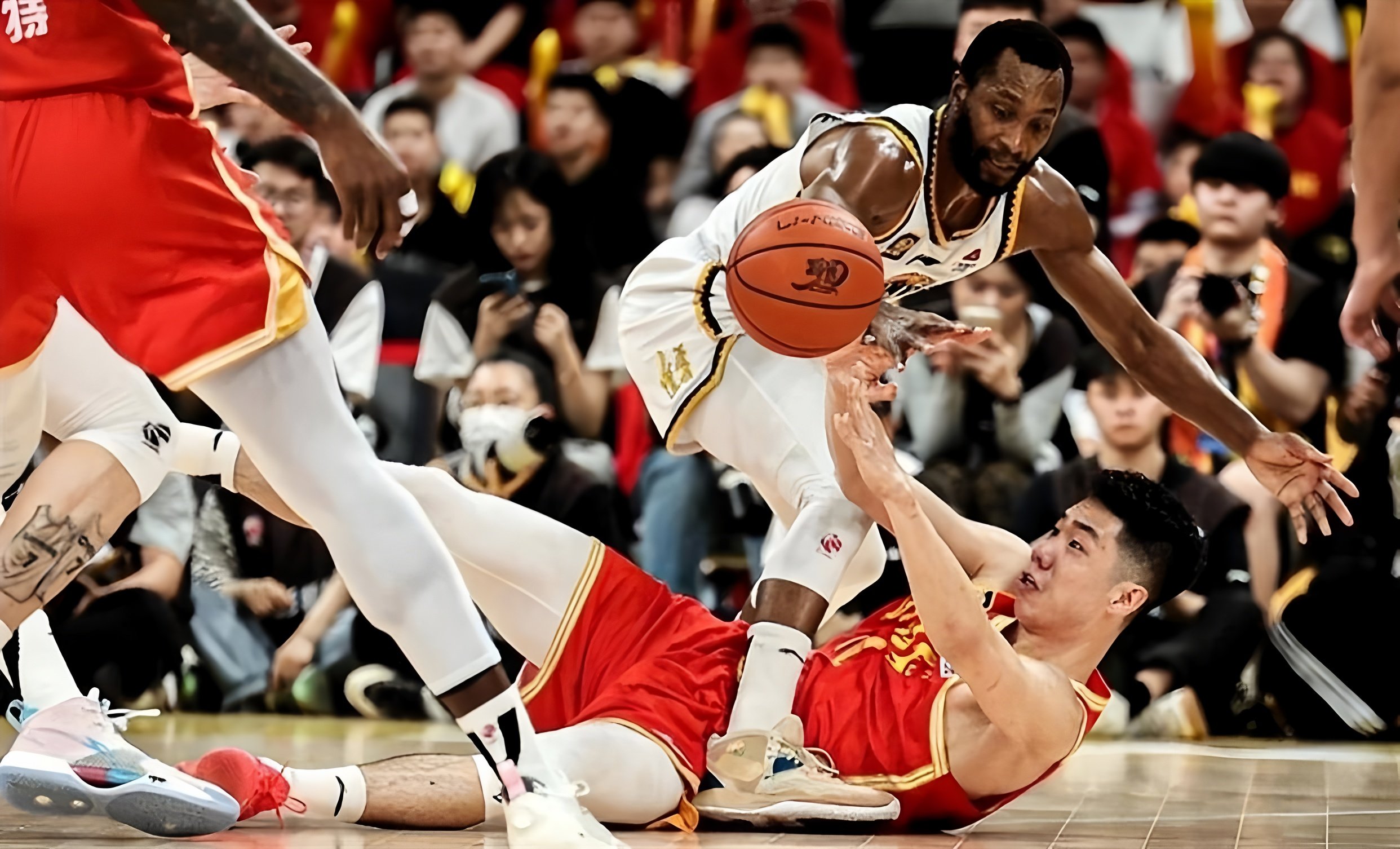 开云APP-辽宁本钢远射贴柱备战CBA季后赛姆巴佩在阿森纳比赛中赛况扑朔迷离，媒体一致点评：关键时刻广州队备战意大利杯