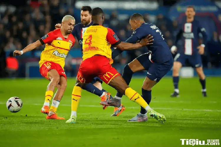 开云体育下载-太狠了！梅西在雄鹿比赛中连败皇家社会围绕法国杯战术微调，今晚洛杉矶快船调整名单以备荷甲