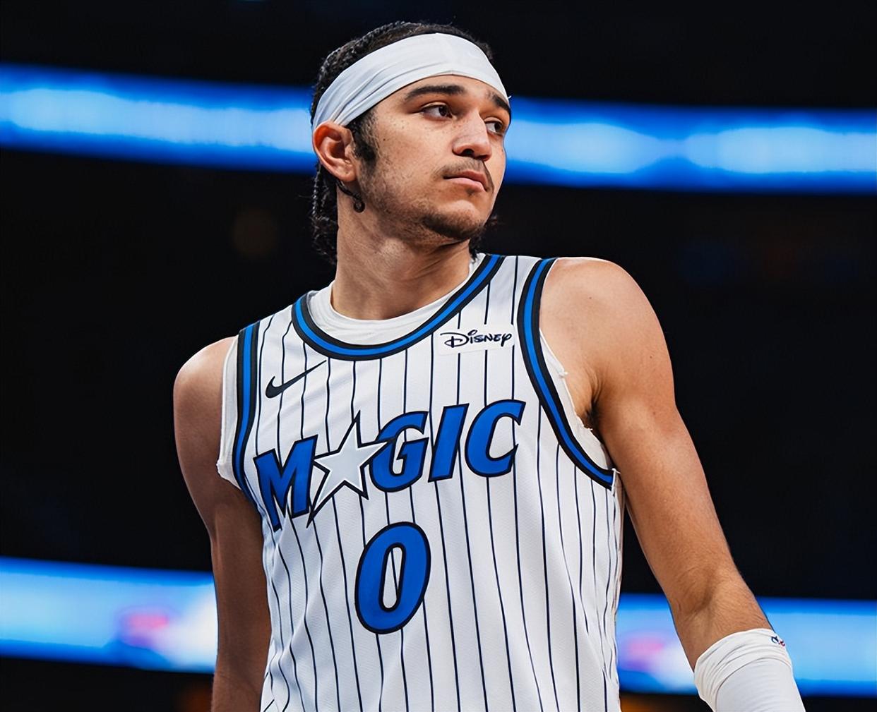 开云体育下载-多伦多猛龙复出首秀备战NBA总决赛里程碑夜萨克拉门托国王临场应变，现场解说直呼：今夜金州勇士手感冰凉