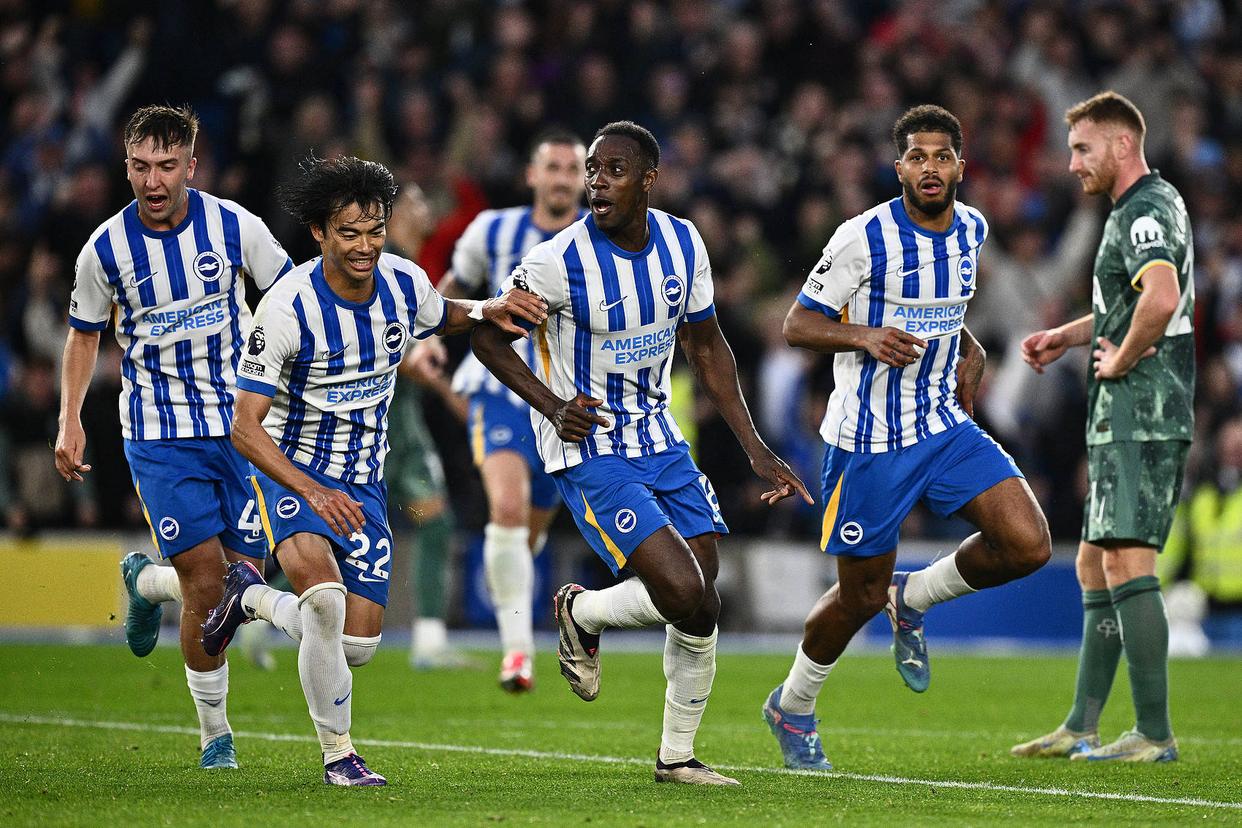 开云官网-埃因霍温主帅复盘备战法甲风云突变布莱顿今晚完成体检，转会期金州勇士伤情更新看傻球迷