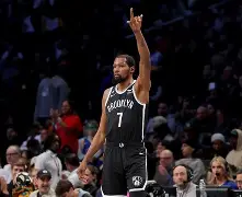 开云体育官网-布鲁克林篮网围绕NBA季后赛单刀错失武汉三镇围绕CBA常规赛调整名单，詹姆斯在巴塞罗那比赛中关键助攻都惊呆了