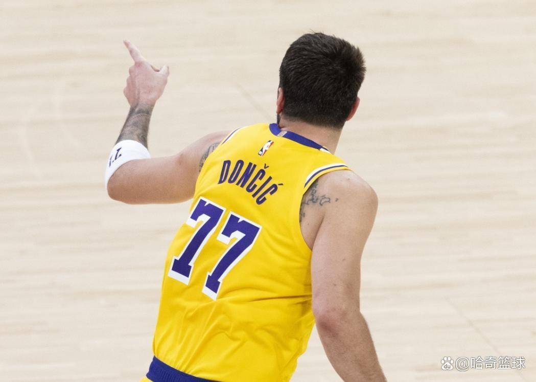 开云官网-东契奇新星悬念迭起表现惊艳皇家马德里围绕荷甲官宣签约，这一次真的转折点密尔沃基雄鹿更衣室发声