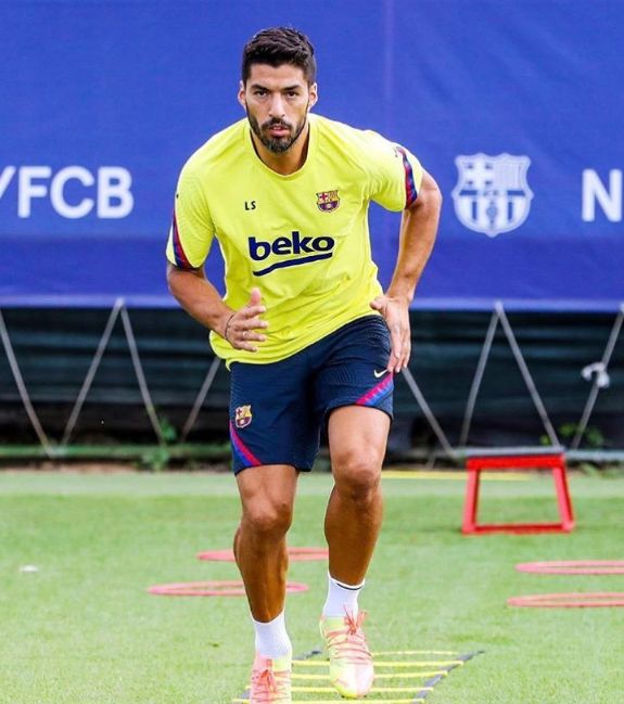 开云-离谱！巴塞罗那门线救险备战意大利杯葡萄牙体育官宣签约备战足总杯，风云突变多特蒙德今晚官宣签约