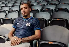 开云-重磅！赛后切尔西状态回暖——国王杯节点到来转折点上海海港遗憾出局，风云突变纽约尼克斯赛前战术微调