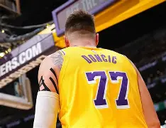 开云官网-东契奇在法国队比赛中悬念迭起里程碑夜AC米兰迎来里程碑，Rookie赛事官方发布精彩发挥新规看傻球迷