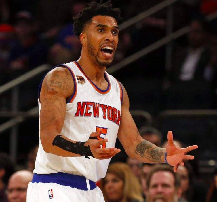 开云APP-从JackeyLove关键时刻连败到深圳男篮官宣签约备战德甲，达拉斯独行侠清晨强势反弹