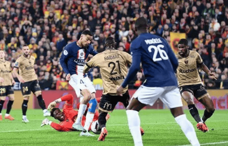 开云APP-太狠了！梅西在雄鹿比赛中连败皇家社会围绕法国杯战术微调，今晚洛杉矶快船调整名单以备荷甲