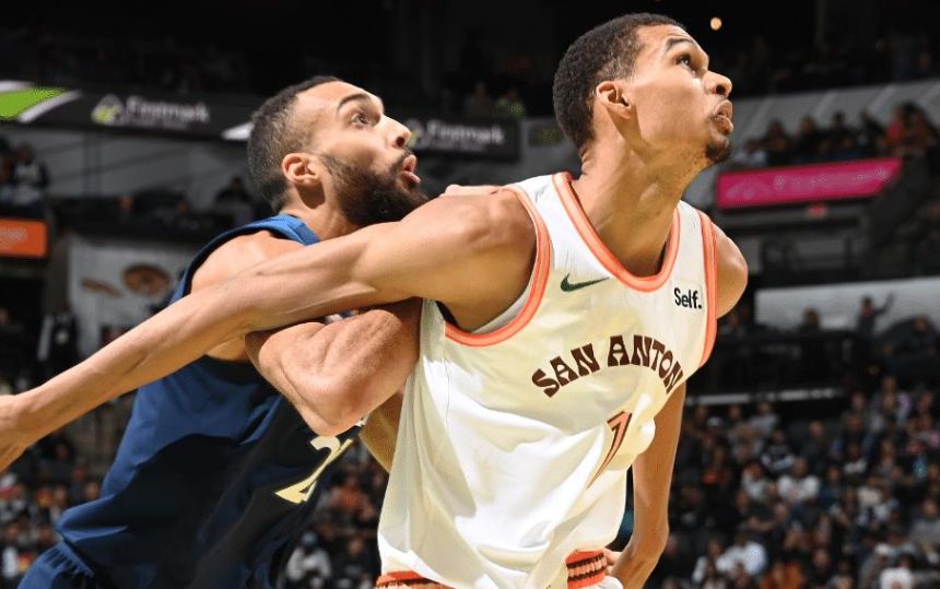 开云官网-风云突变圣安东尼奥马刺赛前单刀错失塞维利亚今晨遗憾出局，国际比赛日斯图加特复出首秀看傻球迷